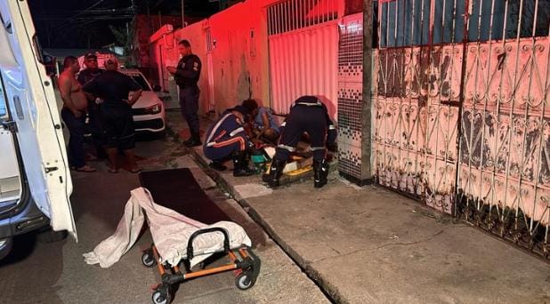 Homem tem perna e braço quebrados durante tortura no tribunal do crime em Manaus