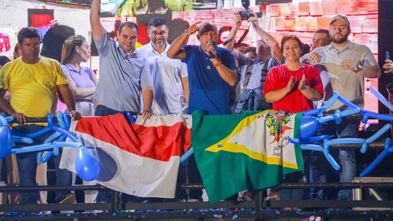 Em Novo Airão, ao lado do pré-candidato FREDERICO Junior e Wilson Lima , Roberto Cidade anuncia aumento do Auxílio Estadual para R$ 250 já a partir de 2027