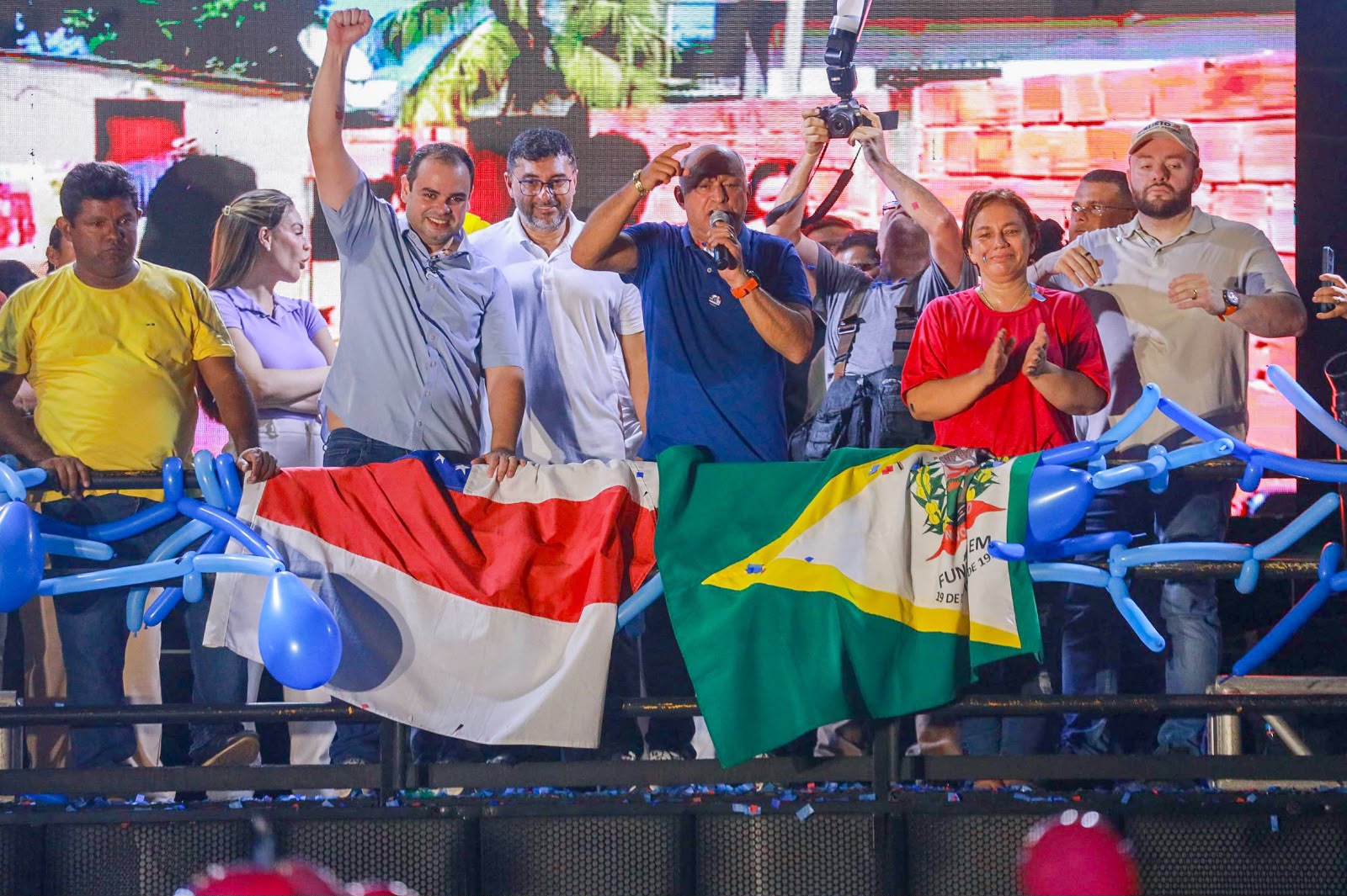 Em Novo Airão, ao lado do pré-candidato FREDERICO Junior e Wilson Lima , Roberto Cidade anuncia aumento do Auxílio Estadual para R$ 250 já a partir de 2027