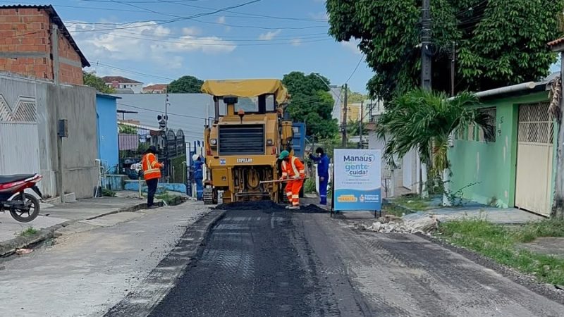 Prefeitura de Manaus avança com obra de fresagem em via do Parque Rio Solimões para receber novo recapeamento