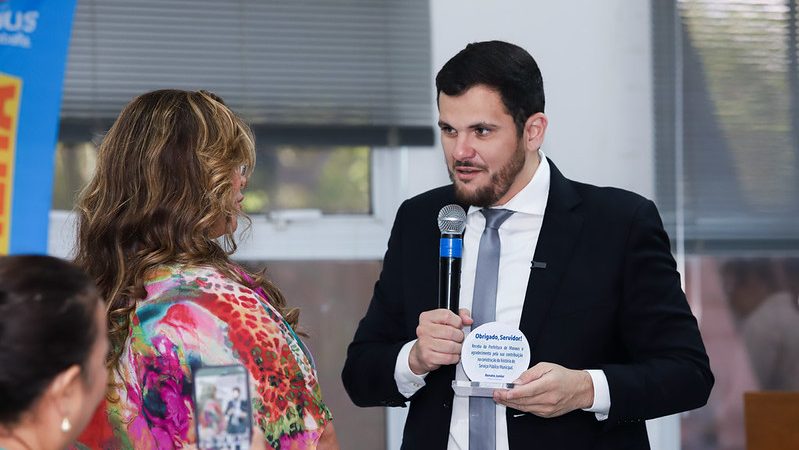 Prefeito Renato Junior prestigia cerimônia de servidores públicos recém-aposentados e agradece pelos anos de dedicação