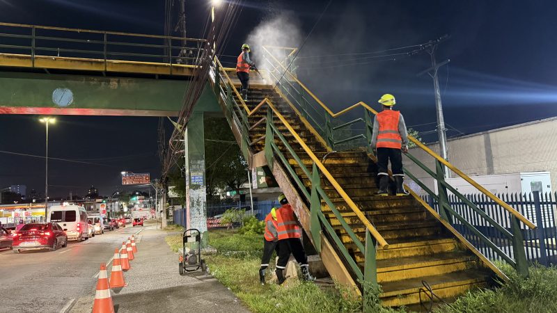Prefeitura de Manaus inicia revitalização da passarela da avenida Pedro Teixeira em mais uma frente de obras noturnas