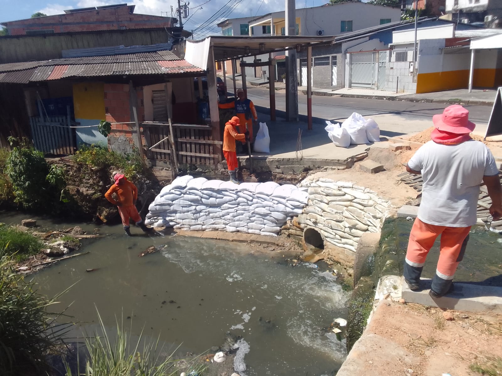 Prefeitura de Manaus avança com obra de contenção em rip-rap e reforça segurança no bairro São José Operário
