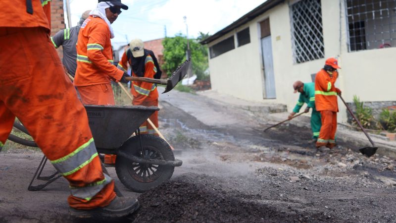 Prefeitura de Manaus intensifica operação ‘Tapa-Buracos’ com fresagem e recuperação asfáltica no bairro Cidade de Deus