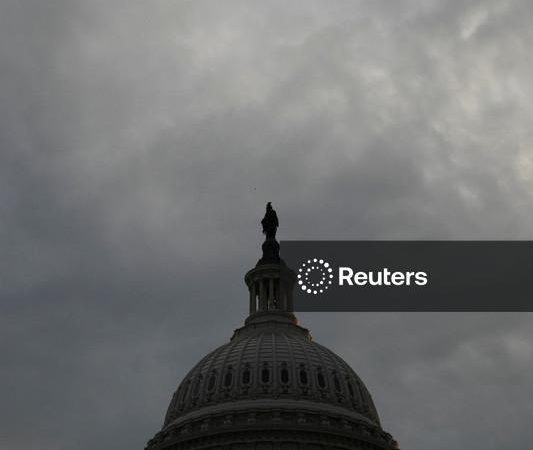 Senado dos EUA aprova financiamento de curto prazo para evitar paralisação do governo antes das eleições