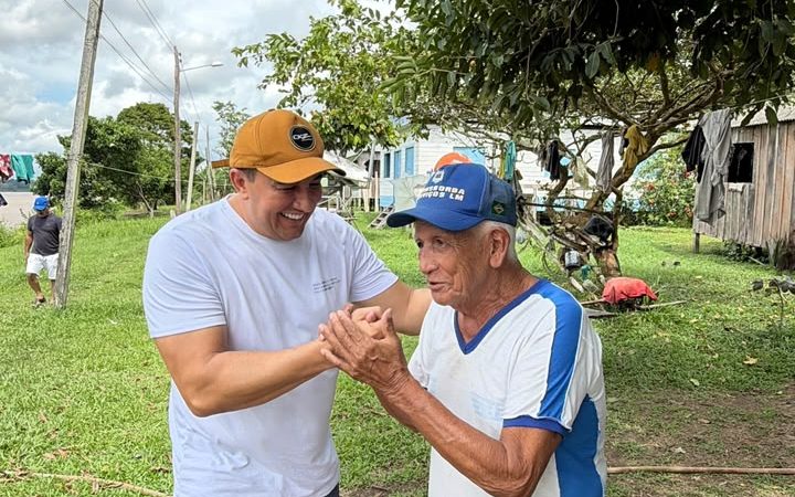 Simão Peixoto recebe apoio em Barreirinha e reafirma compromisso com o Amazonas
