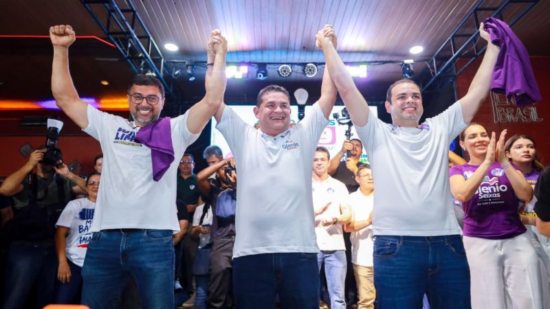 Ao lado do candidato a deputado estadual Glênio Seixas, Roberto Cidade propõe cinco novos barco-hospitais para fortalecer o atendimento em saúde nas comunidades ribeirinhas 