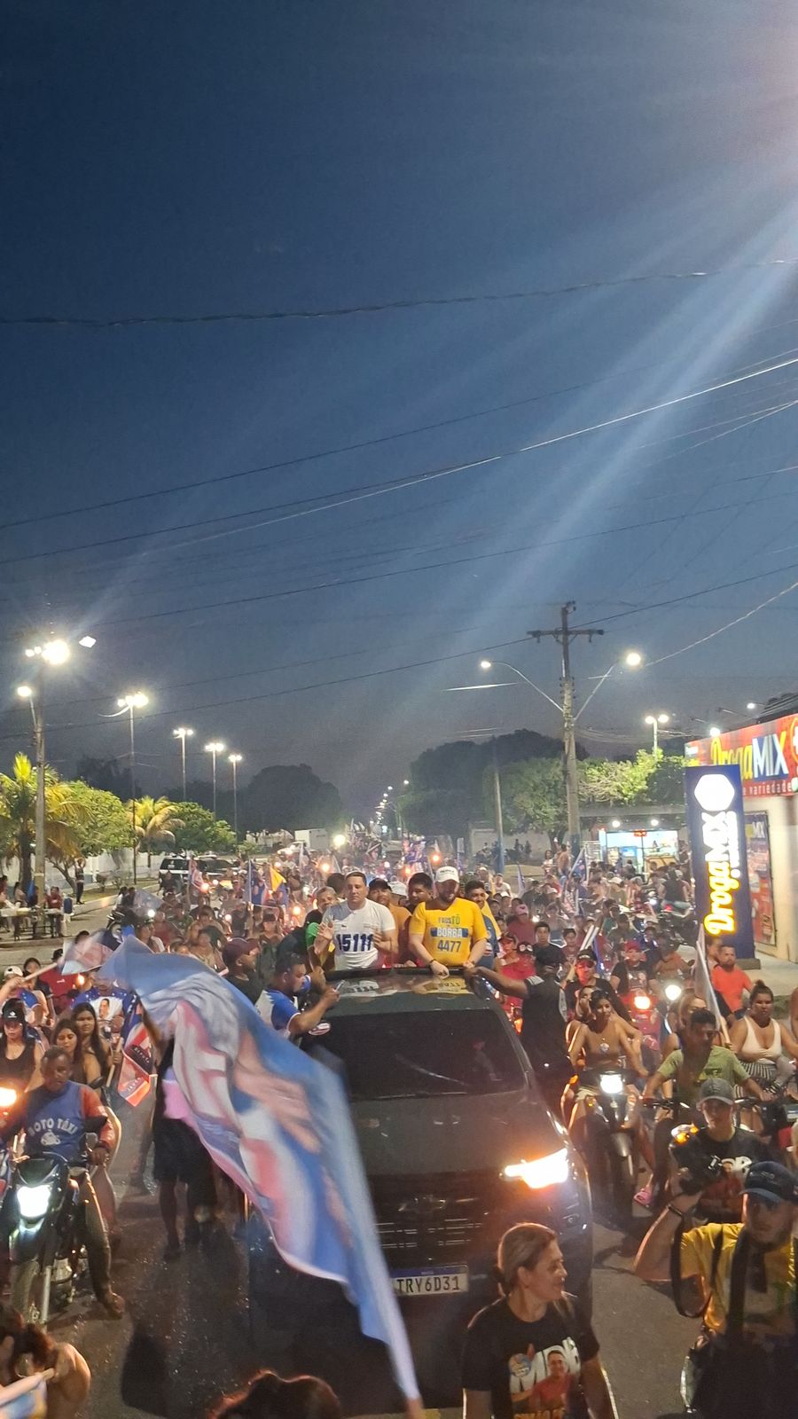 Carreata e caminhada reúnem multidão e mostram força política de Simão Peixoto em Borba