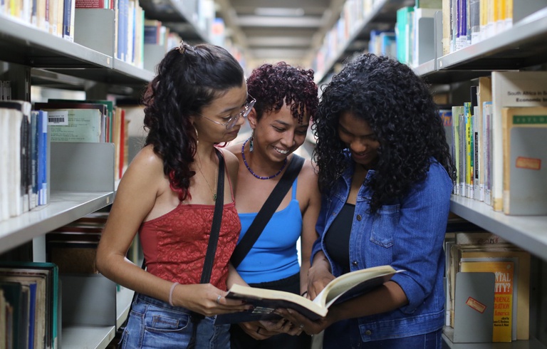 Ministério convida professores para avaliar livros didáticos
