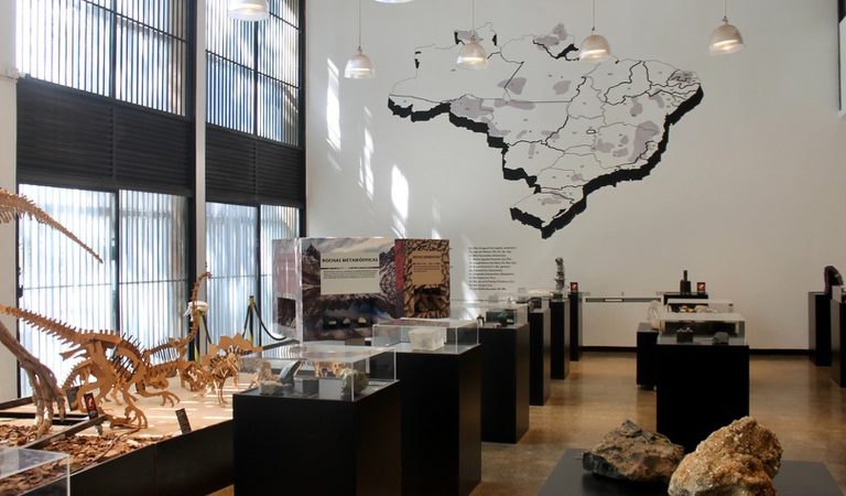 Museu de Geociências da UnB aproxima o público da história do planeta