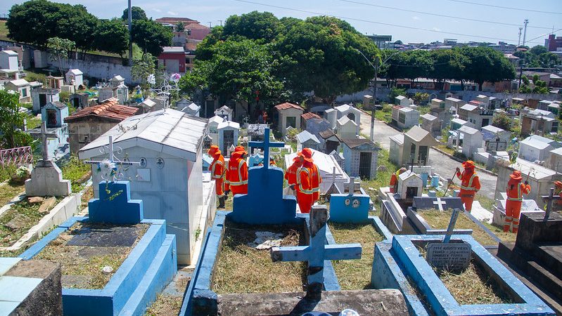 Prefeitura de Manaus intensifica serviços de limpeza nos cemitérios e prepara programação especial para o Dia dos Pais