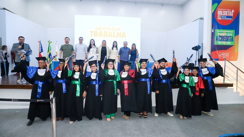 Prefeitura de Manaus entrega certificados para formandos do Programa Bolsa Universidade