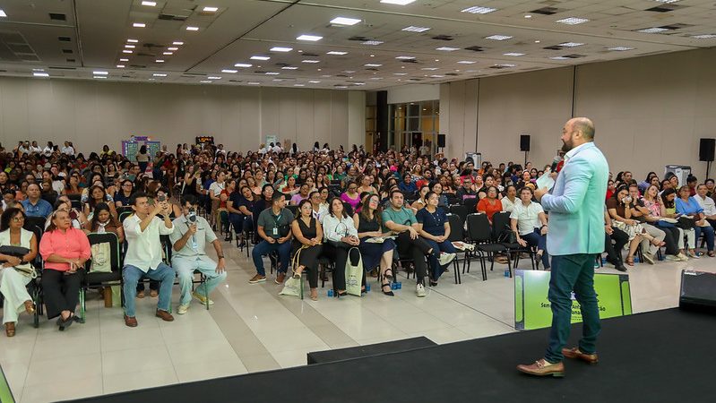Seminário reúne educadores da Prefeitura de Manaus para fortalecer a fluência leitora na alfabetização
