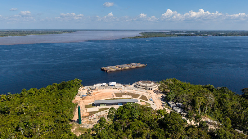 Curvas de Oscar Niemeyer ganham forma completa com avanço da oca no parque Encontro das Águas Rosa Almeida