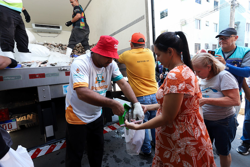 Prefeitura leva ‘Jaraqui da Gente’ ao Viver Melhor 4 e ao Educandos e garante a distribuição de 57 mil unidades de pescado para cerca de 4 mil famílias nas regiões 