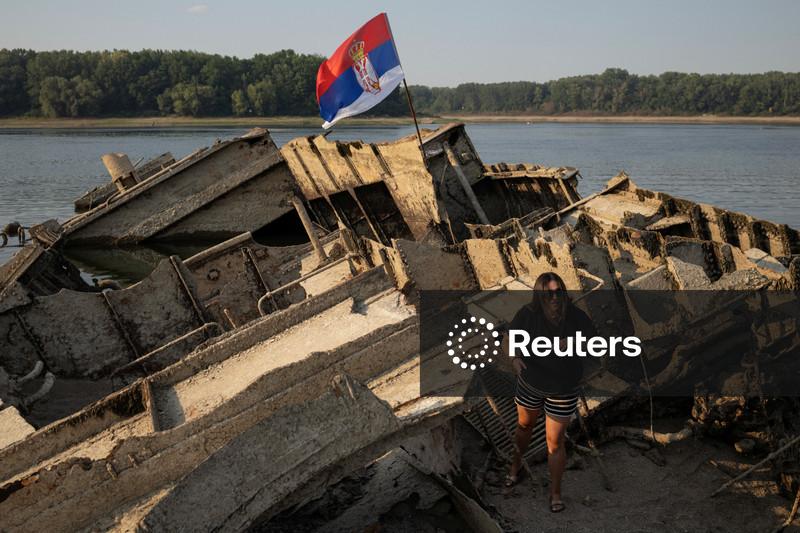 Nível historicamente baixo do Danúbio revela destroços de navios de guerra da 2ª Guerra Mundial