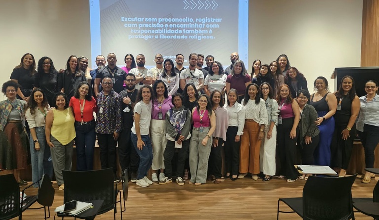 Profissionais do Disque 100 recebem capacitação sobre racismo religioso e intolerância religiosa