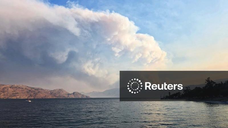 Incêndio florestal destrói casas no Canadá e força evacuação de 20 mil pessoas