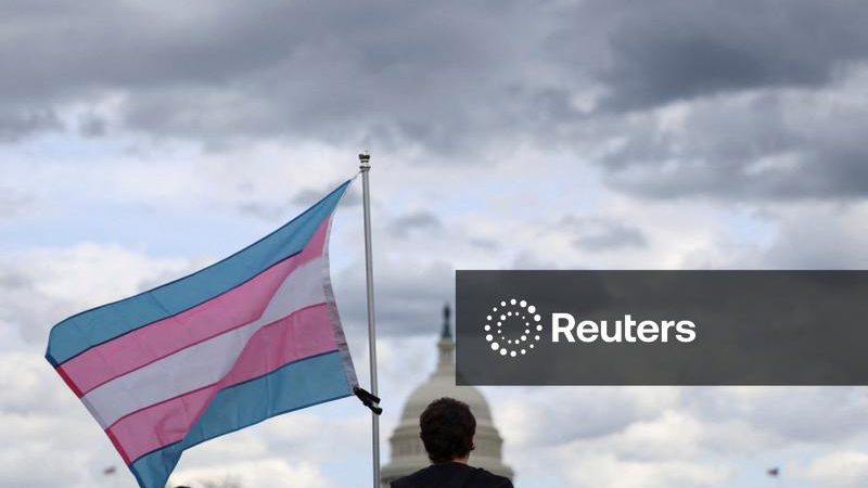 Ação contesta proibição de Trump a cobertura para trans em planos federais