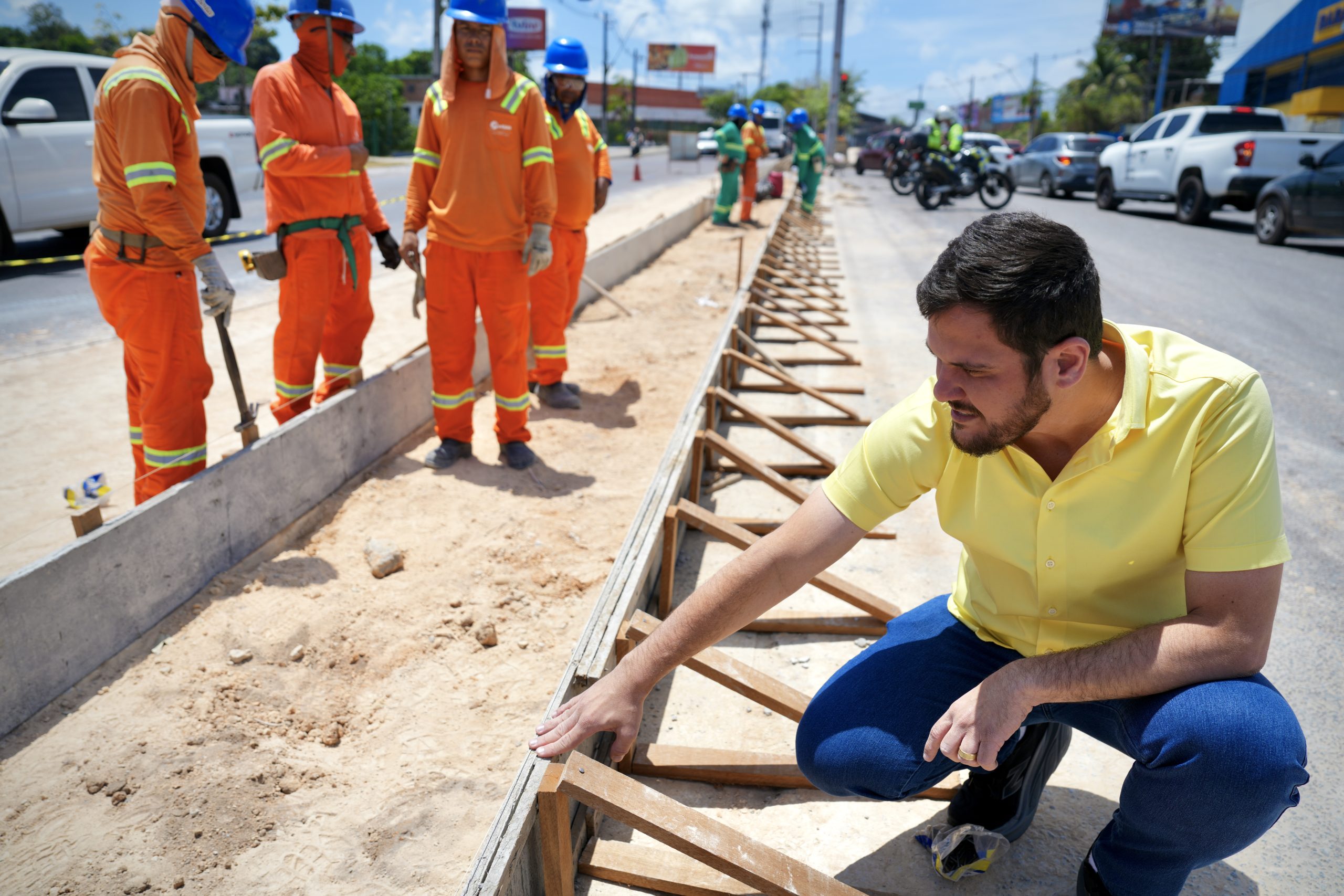 Prefeito Renato Junior vistoria obras em canteiros centrais na zona Norte com reestruturação para devolver a autoestima de Manaus