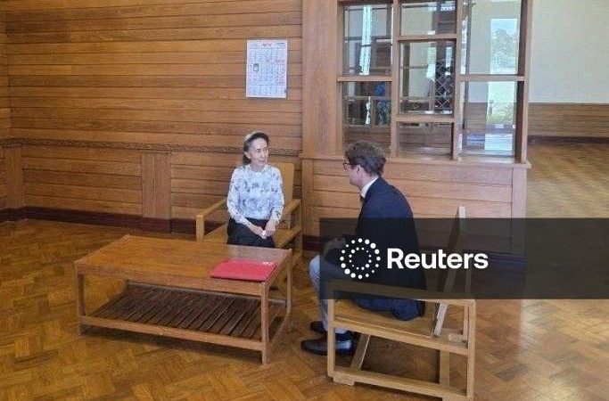 Detida, ex-líder de Mianmar Aung San Suu Kyi se reúne com representante da Cruz Vermelha