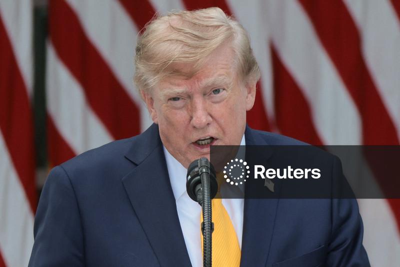 Trump diz que líder do Irã está ferido, não morto
