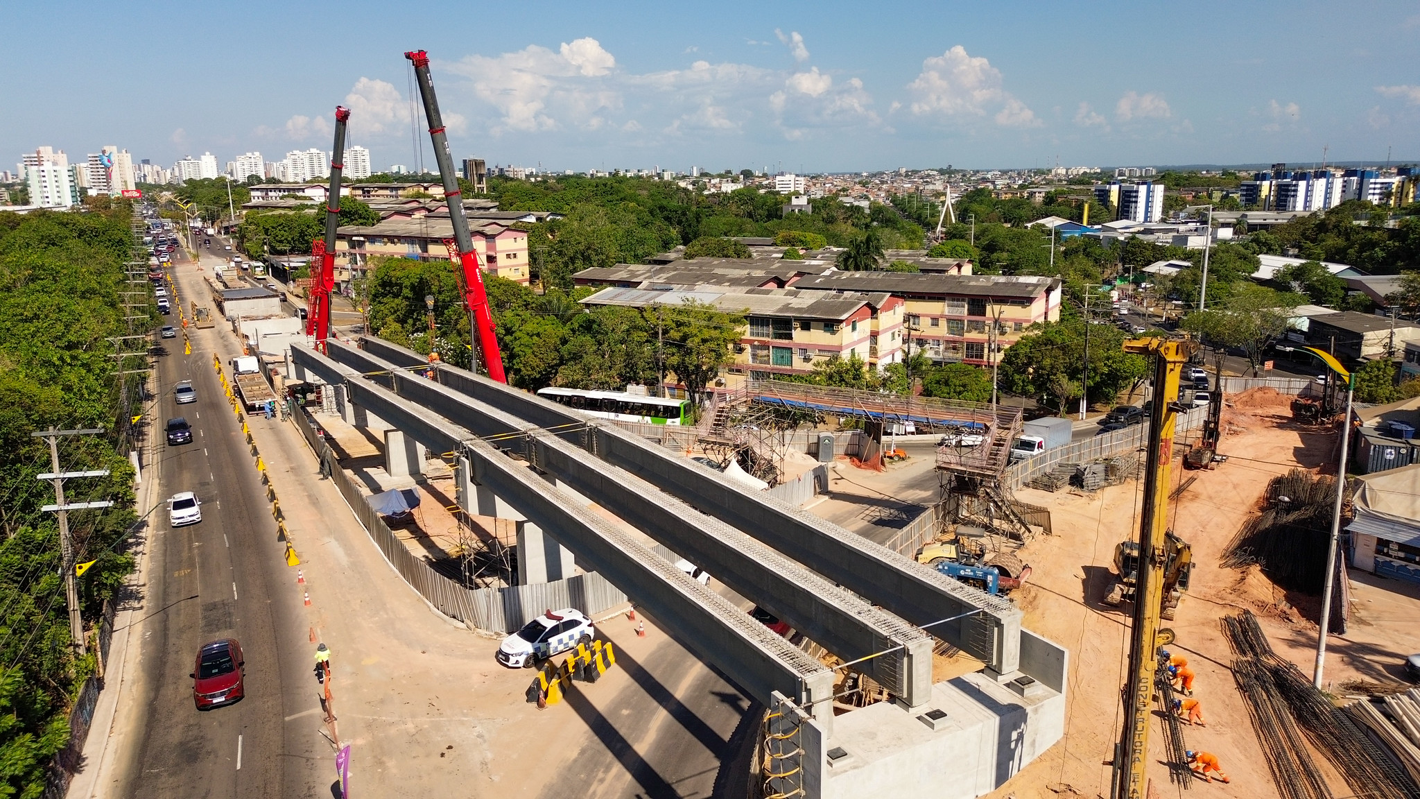 Prefeitura de Manaus avança com o içamento das vigas estruturais do Complexo Viário Passarão, na zona Oeste