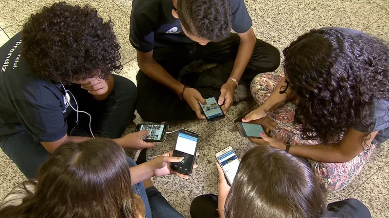 Plataformas acessadas por crianças e adolescentes precisam publicar relatório de transparência