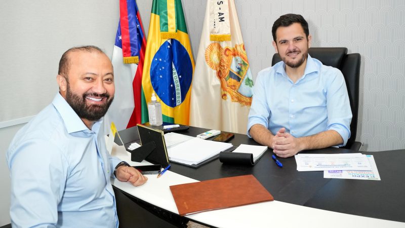 Prefeito Renato Junior anuncia que Manaus supera Rio de Janeiro e São Paulo ao registrar o melhor desempenho entre as três maiores redes municipais de ensino do Brasil