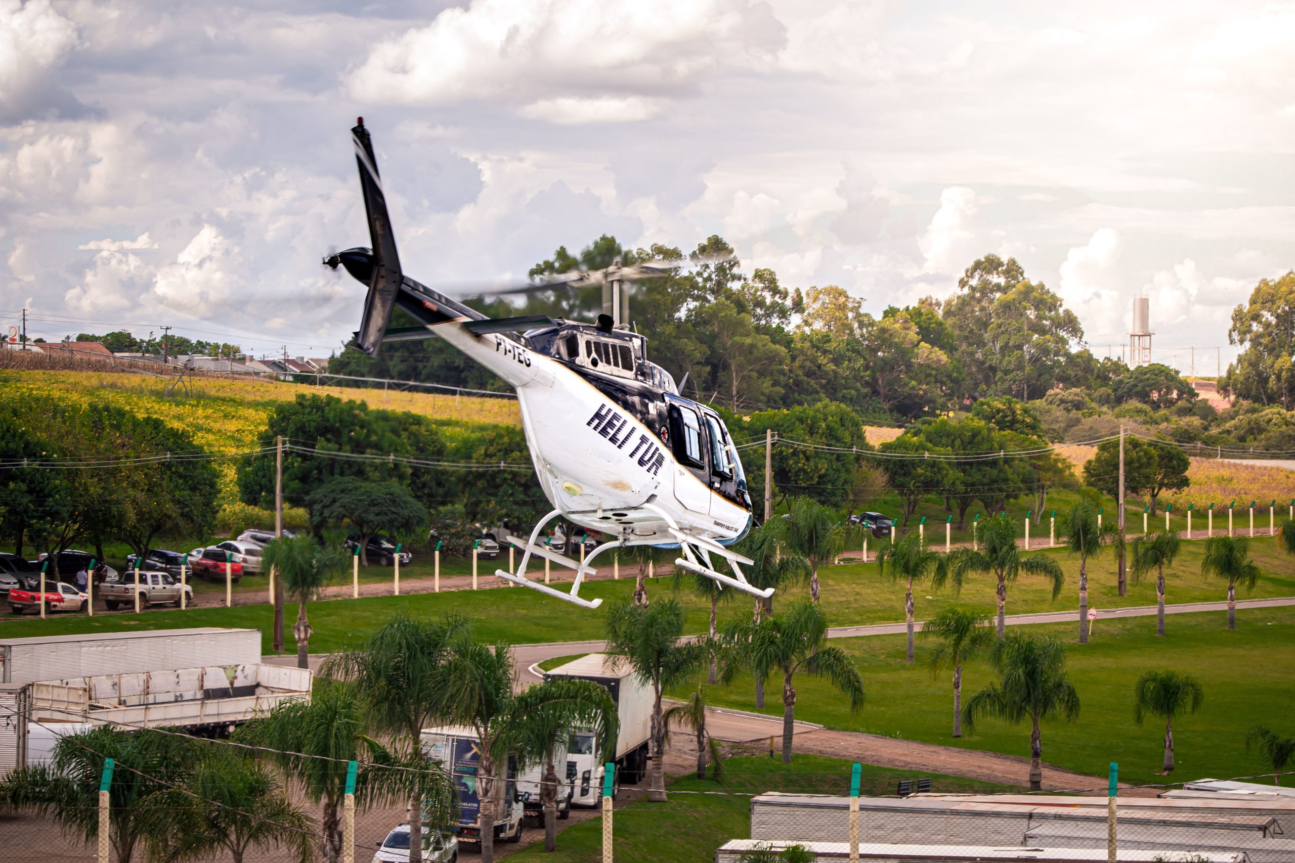 Queda de helicóptero em área de mata no Rio de Janeiro deixa quatro mortos