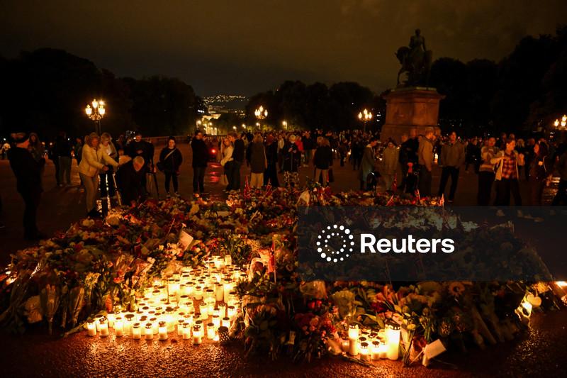 Rei Haakon homenageia seu “querido pai” Harald, enquanto noruegueses se despedem do antigo rei