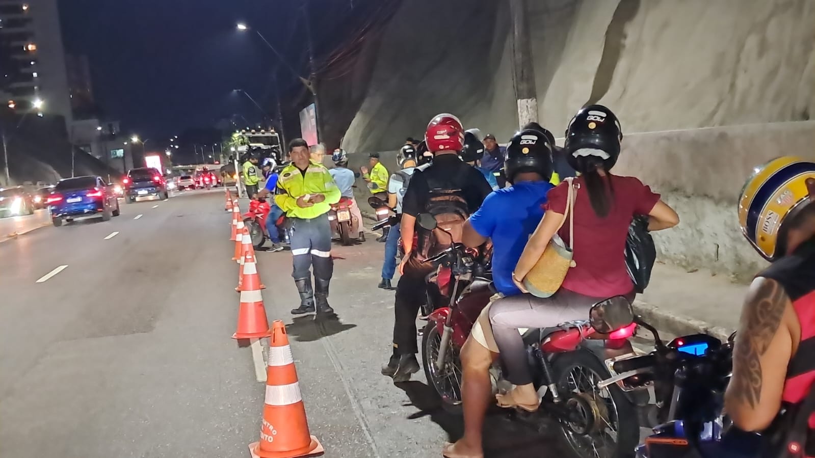 Operação da Prefeitura de Manaus remove das ruas veículos que ofereciam riscos à segurança