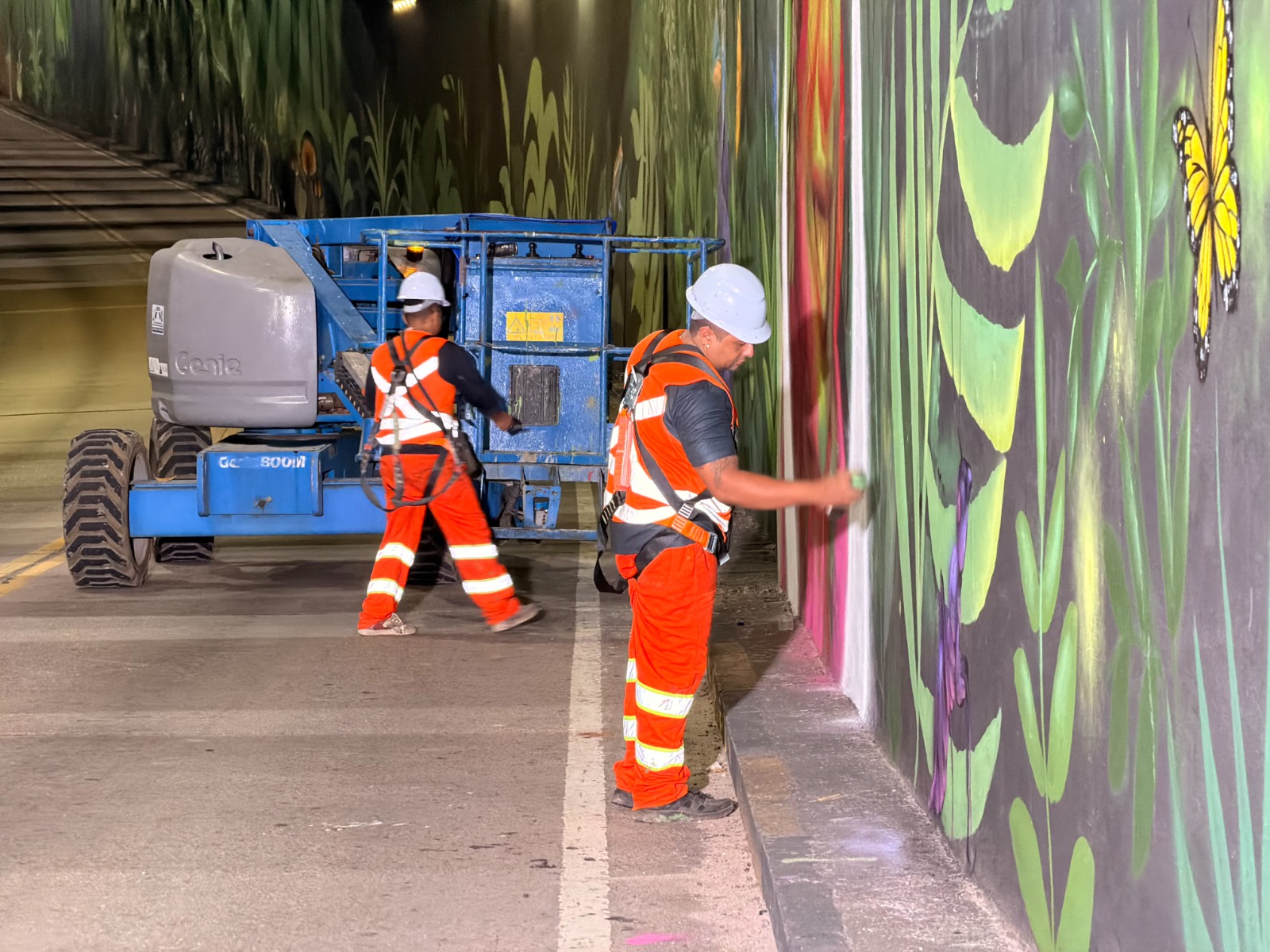 Prefeitura de Manaus intensifica modernização da passagem inferior do complexo viário entre Constantino Nery e Theomário Pinto da Costa