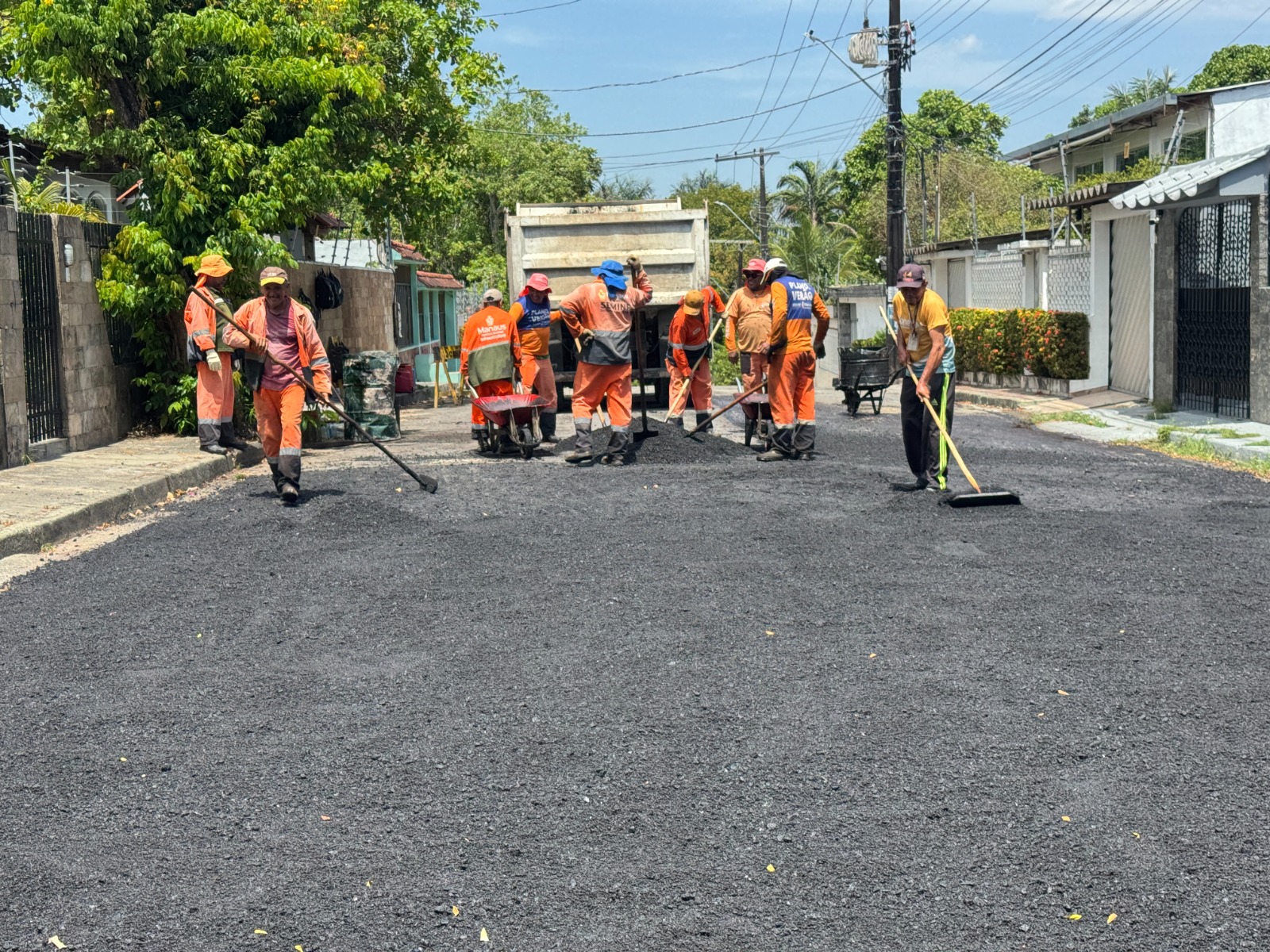 Prefeitura avança na recuperação da rua Hortência no bairro Aleixo e atende solicitação de moradores