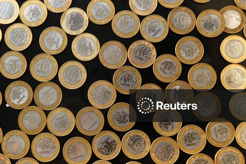 Taxas dos DIs caem em dia de decisão do Copom e nova pesquisa eleitoral