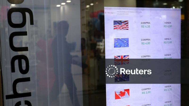 Dólar à vista fecha em baixa de 0,04%, a R$5,1283 na venda