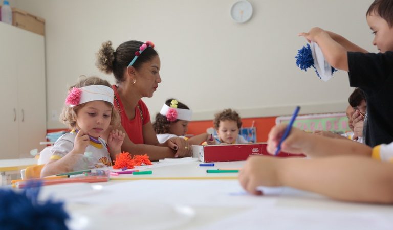 Cursos gratuitos apoiam ações para a primeira infância