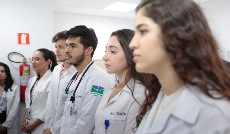 Resolução regulamenta bolsas e atividades de residentes da saúde