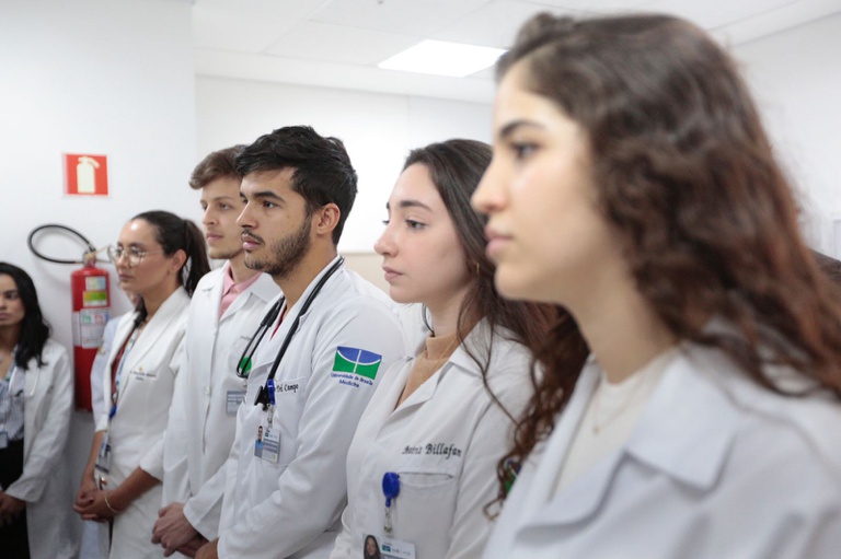 Resolução regulamenta bolsas e atividades de residentes da saúde