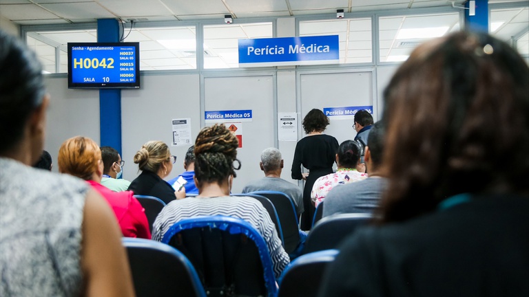INSS oferece 10 mil vagas para perícia médica e avaliação social neste fim de semana. Confira