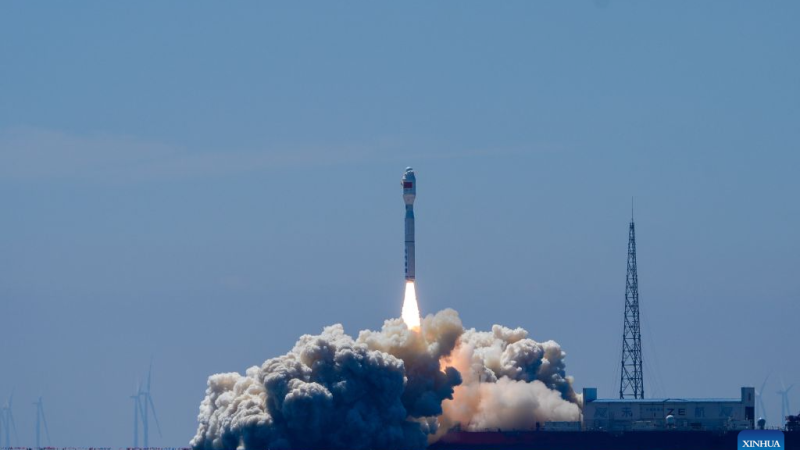 Foguete chinês Smart Dragon-3 lança do mar dois satélites hiperespectrais com IA a bordo
