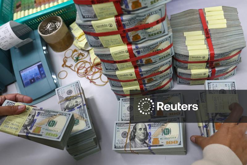 Dólar tem variações discretas antes de dados do mercado de trabalho dos EUA