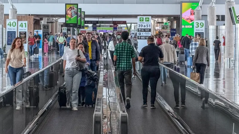 Volume de serviços fica estável em junho e cresce 2% no semestre