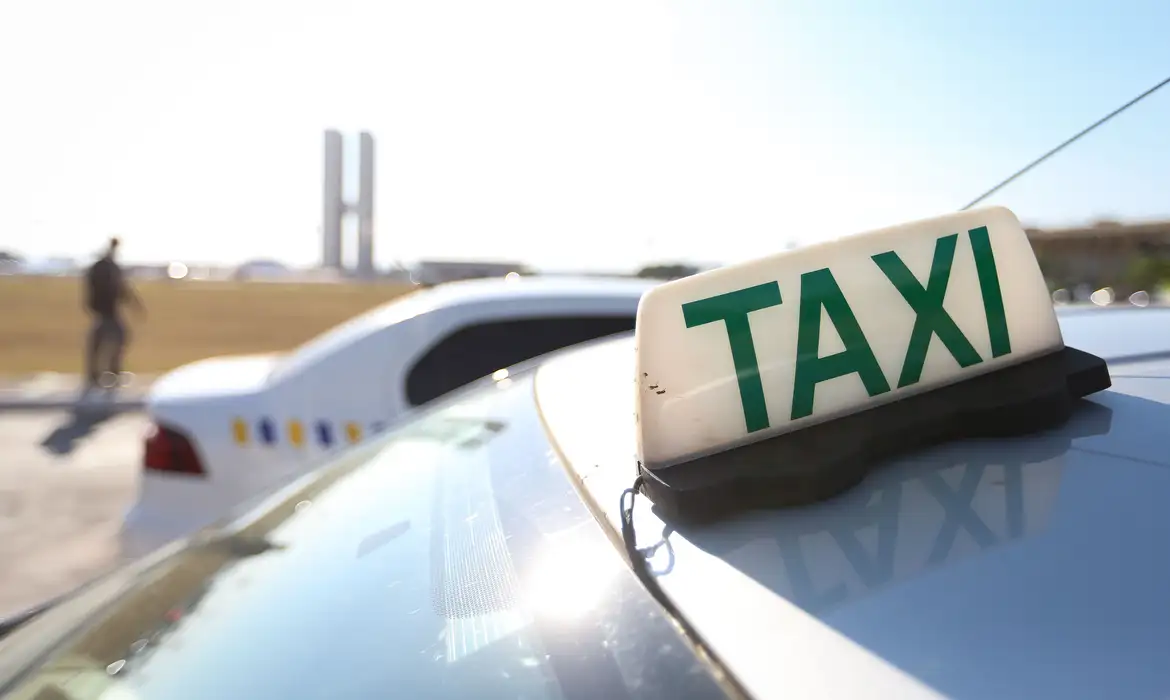 Crédito facilitado para motoristas de app e táxi sobe para carros de até R$ 200 mil