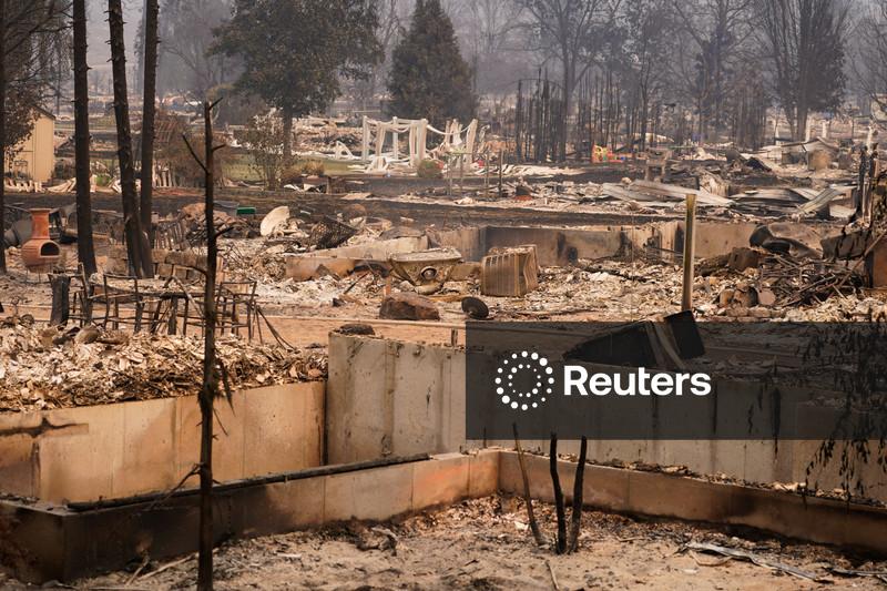 Incêndios florestais nos arredores de Spokane, Estado de Washington, destroem mais de 700 edificações