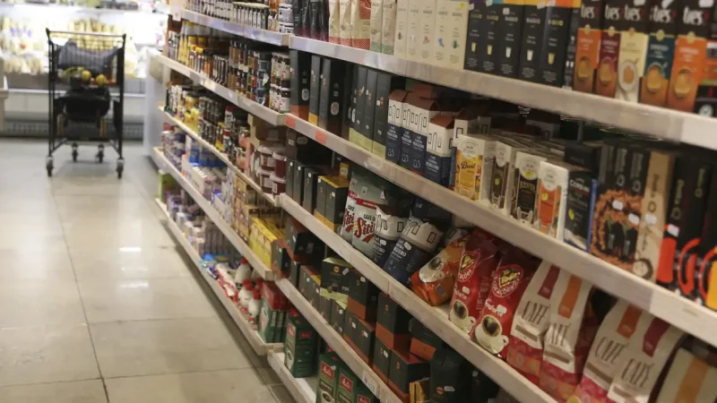 Anvisa propõe atualizar as normas da propaganda de alimentos e de medicamentos