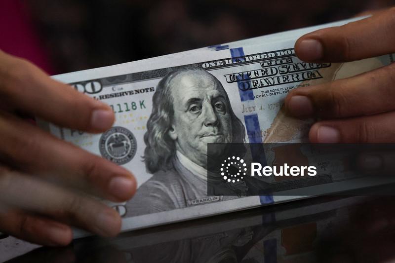 Taxas têm variações contidas sob influência de pesquisas eleitorais e Treasuries