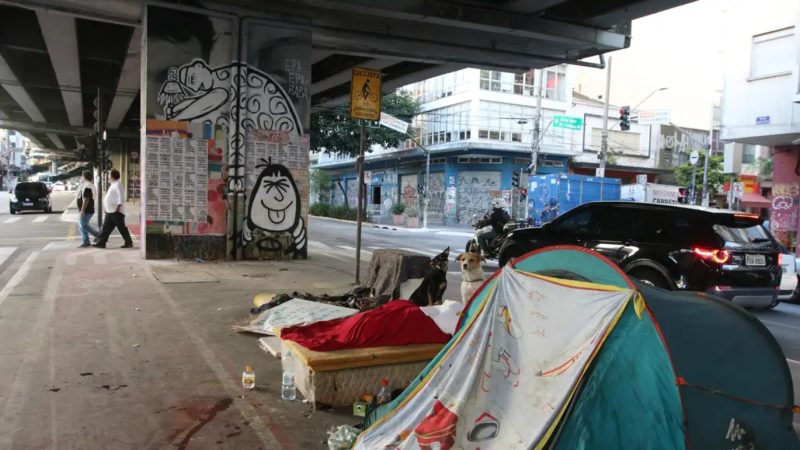 Disque 100 faz capacitação sobre atendimento à população em situação de rua
