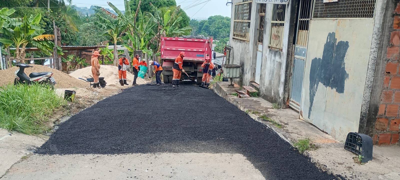 Prefeitura de Manaus pavimenta trecho da rua Val Paraíso e melhora mobilidade no Tarumã