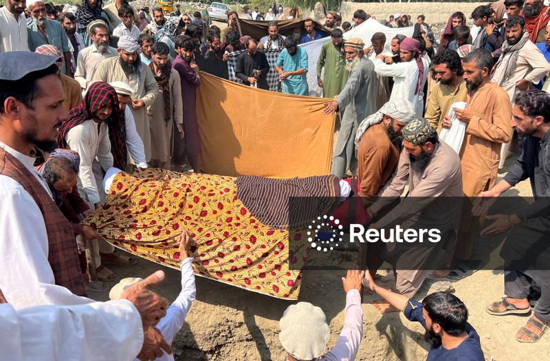 Paquistão afirma ter matado 28 militantes; Taliban relata morte de três civis